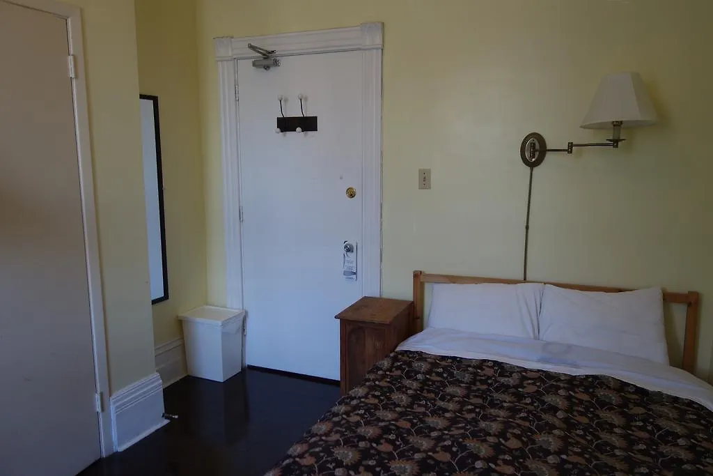 Spadina 11 Guesthouse Toronto Canada
