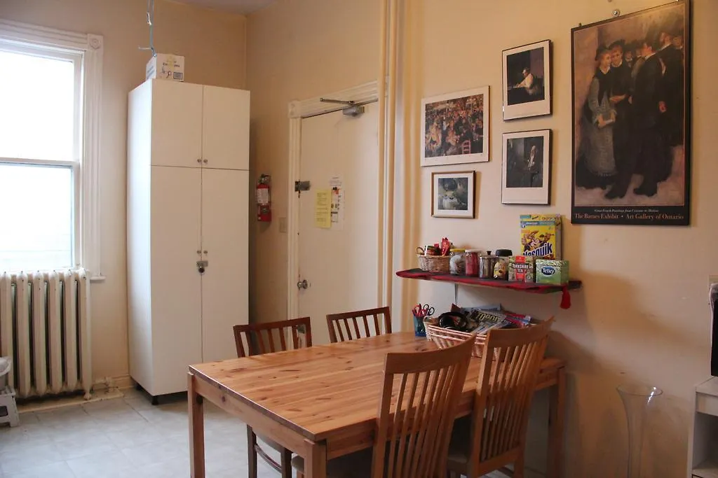 Spadina 11 Guesthouse Toronto Guest house