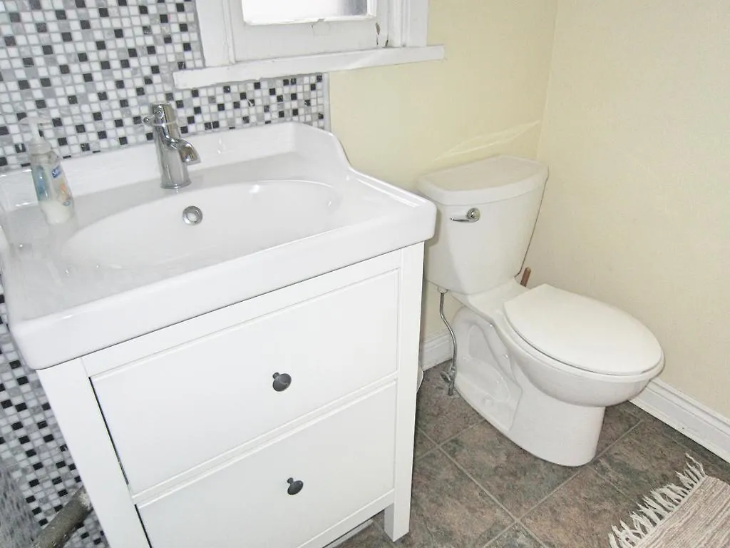 Spadina 11 Guesthouse Toronto