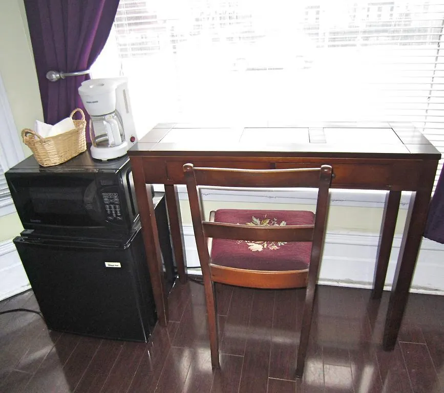 Spadina 11 Guesthouse Toronto Canada