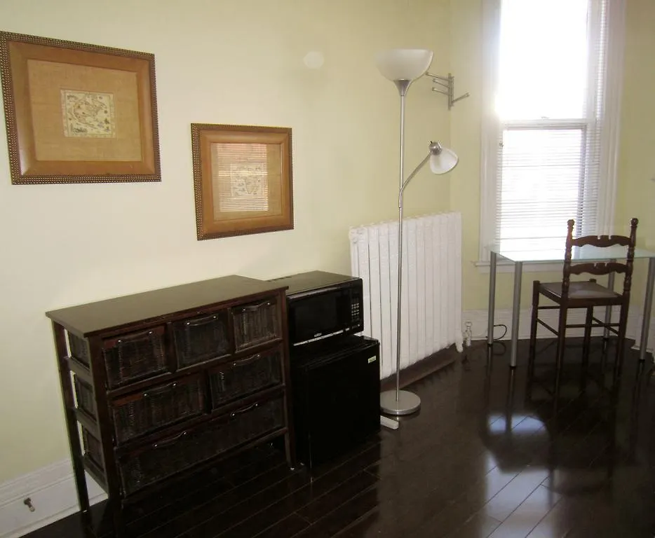 Spadina 11 Guesthouse Toronto