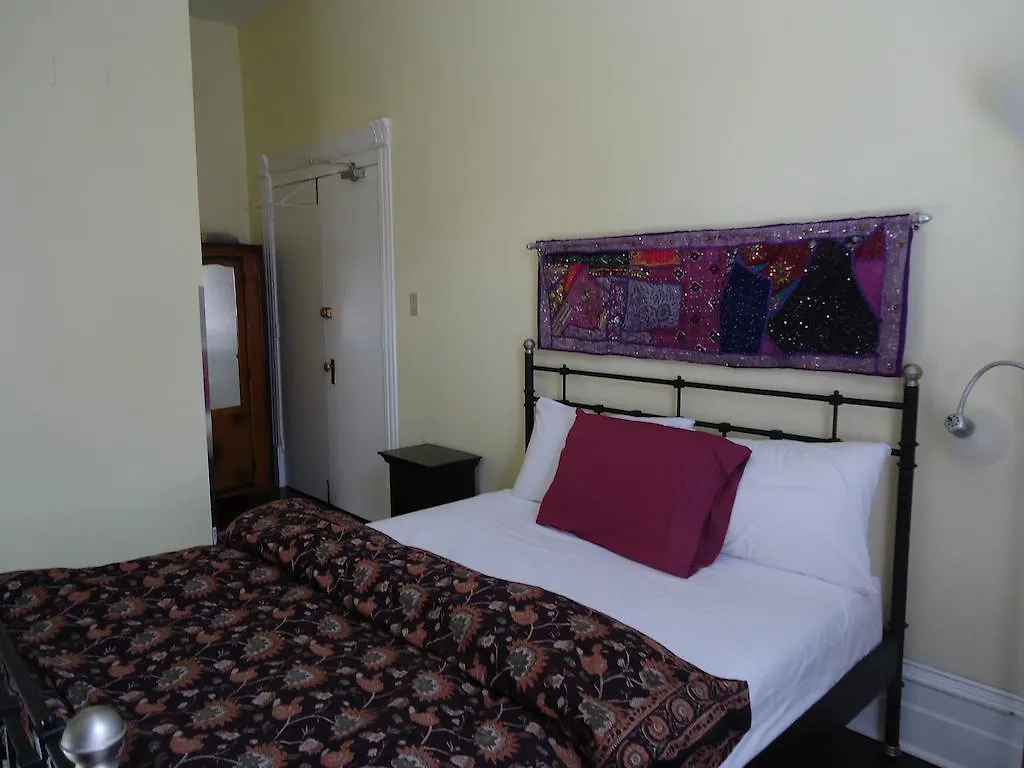 Spadina 11 Guesthouse Toronto Canada