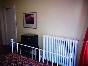 Spadina 11 Guesthouse Toronto Guest house