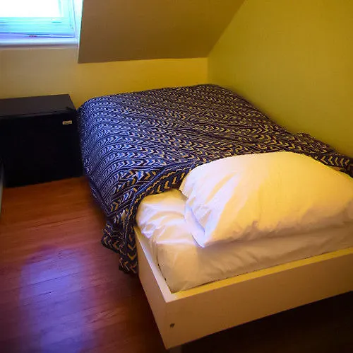 Spadina 11 Guesthouse Toronto Guest house