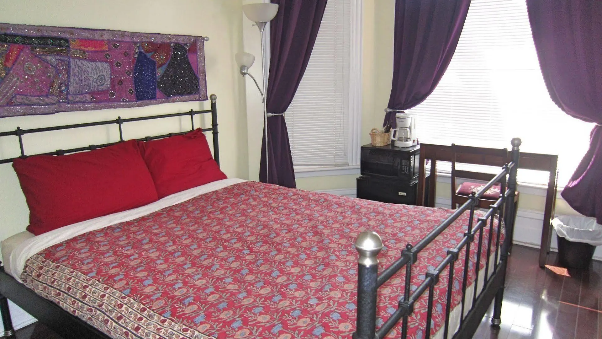 Spadina 11 Guesthouse Toronto Canada